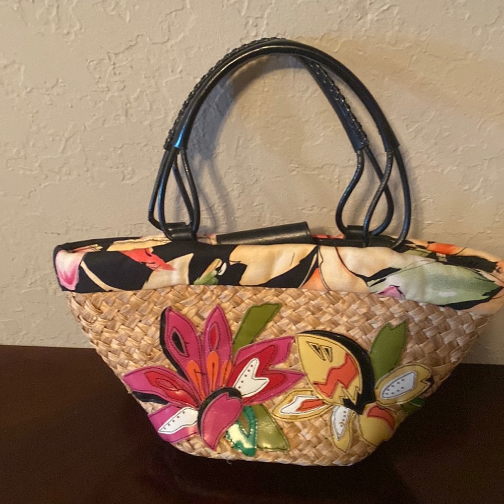 Vintage 90’s Vanessa small  straw bag tote  great condition